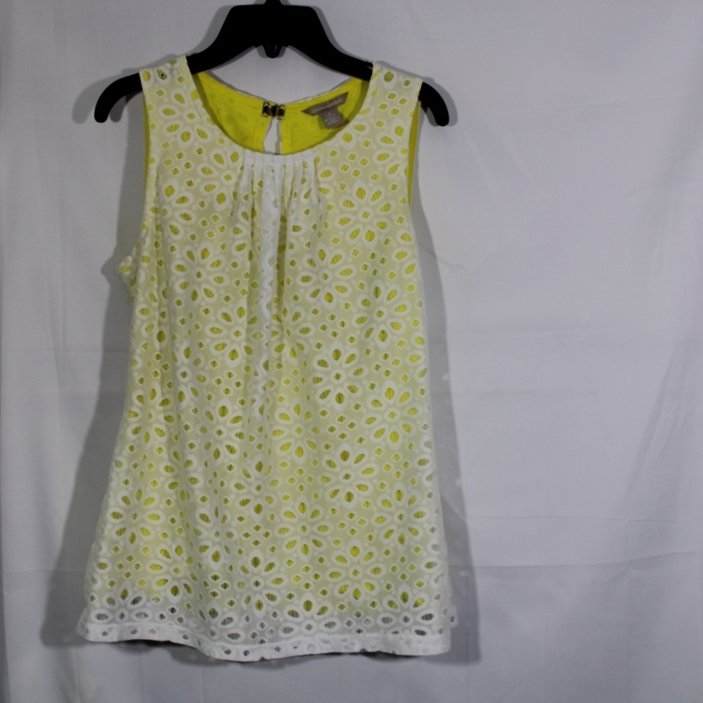 Banana Republic Top Blouse Women's Size Small White Yellow Clasp Button Eyelet.